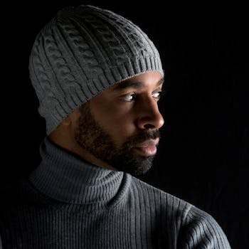 Gestrickter Beanie in Grau